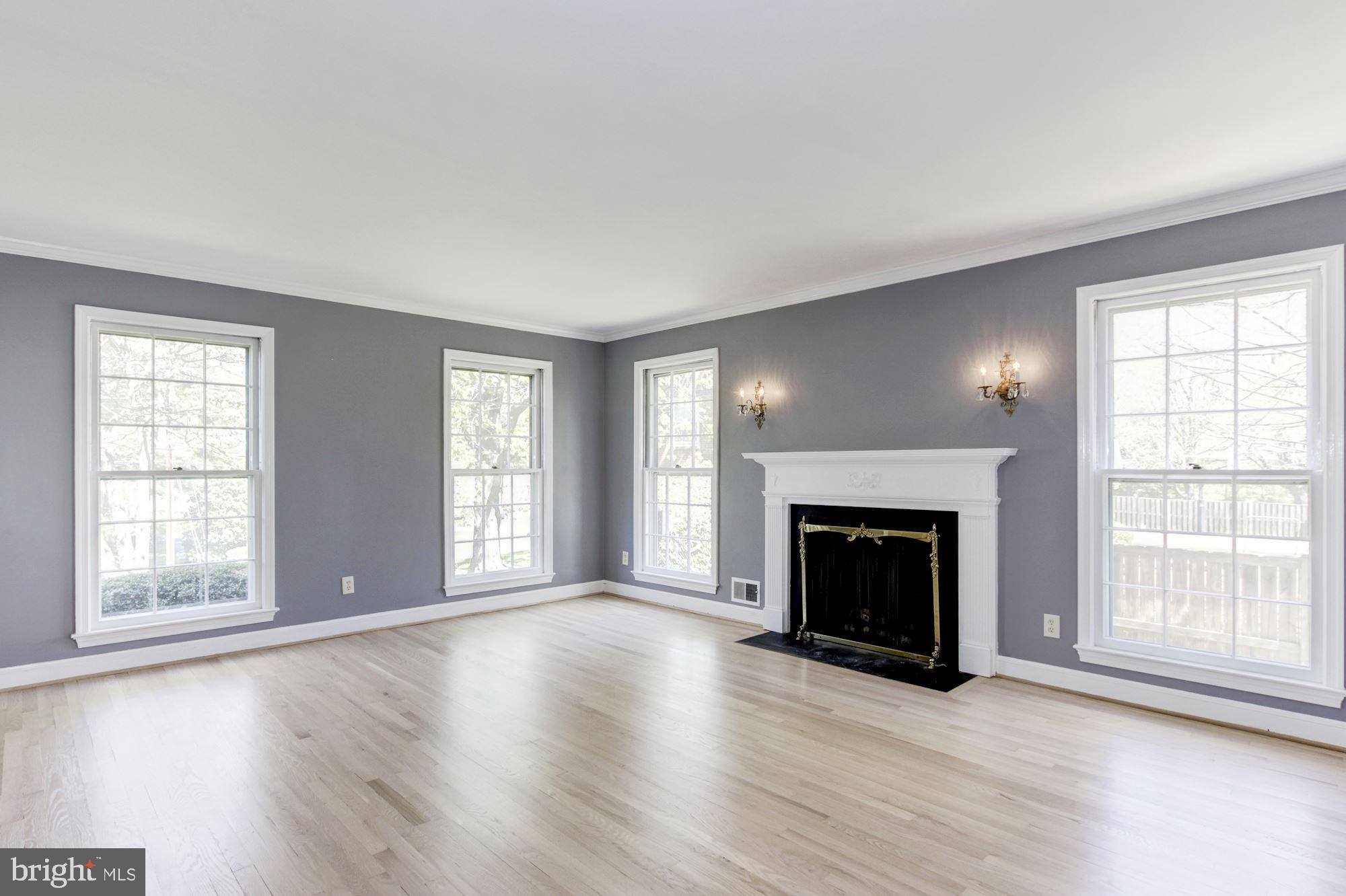 10031 Kendale Road Potomac, MD 20854 - Photo 10 of 52 Living Room