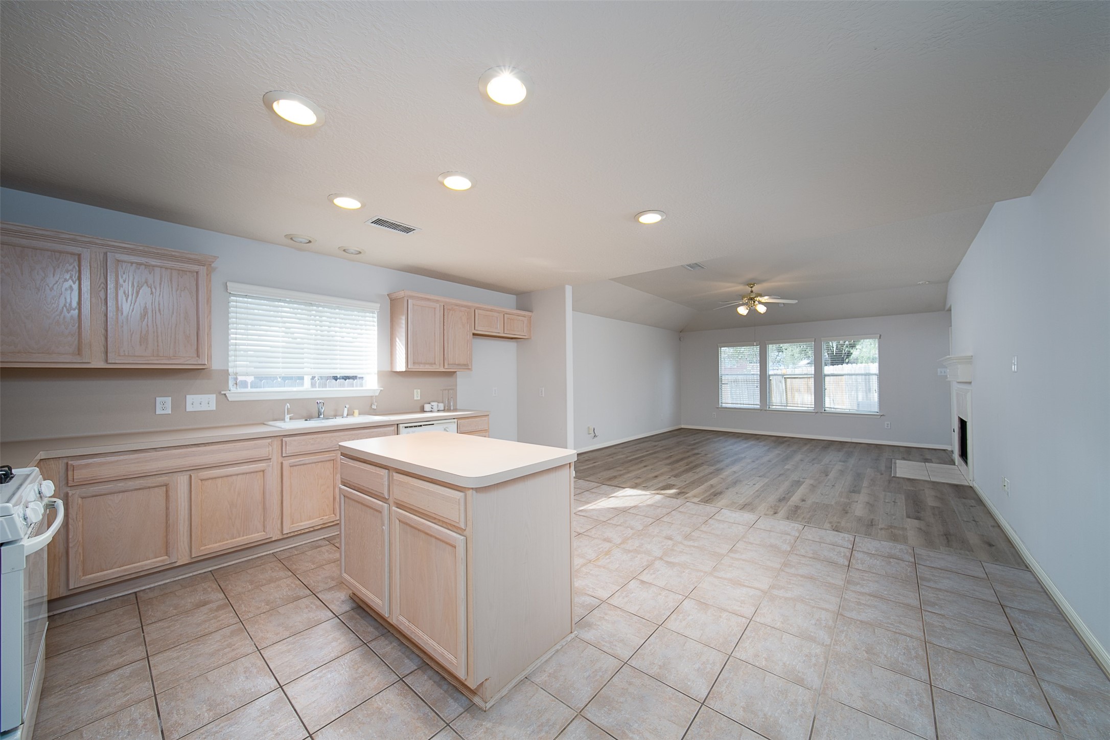 4710 Shane Creek Lane Spring, TX 77388 - Photo 9 of 26