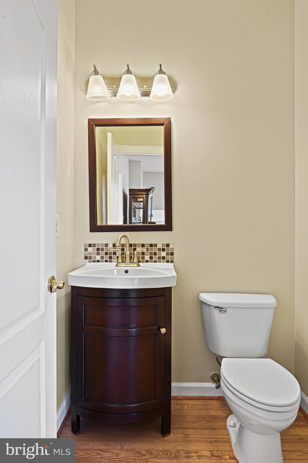 4150 Jeremy Grv Court Fairfax, VA 22030 - Photo 8 of 26 a bathroom with a toilet sink and mirror