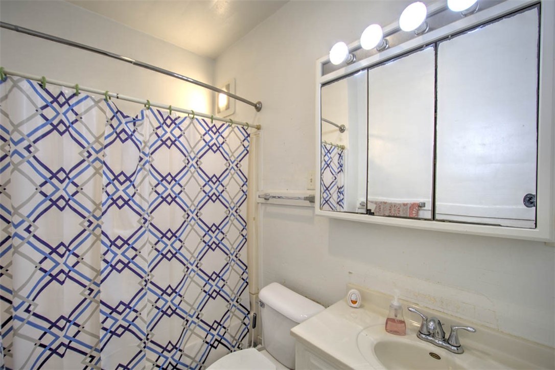 739 West Cushing Street Decatur, IL 62526 - Photo 19 of 28 a bathroom with a sink and a mirror
