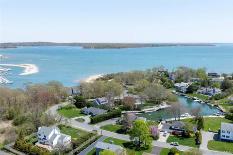 $975,000 | 445 Budds Pond Road, Southold, NY 11971
