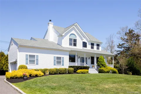 $975,000 | 445 Budds Pond Road, Southold, NY 11971