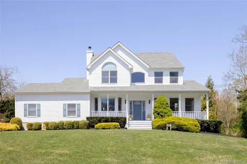 $975,000 | 445 Budds Pond Road, Southold, NY 11971