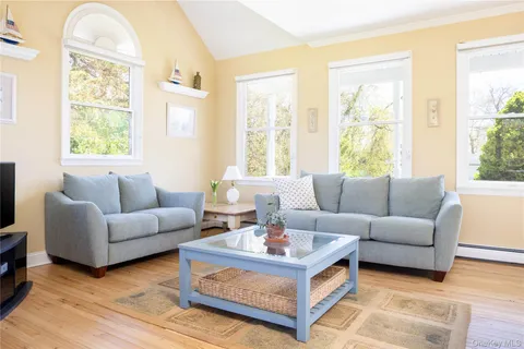 $975,000 | 445 Budds Pond Road, Southold, NY 11971