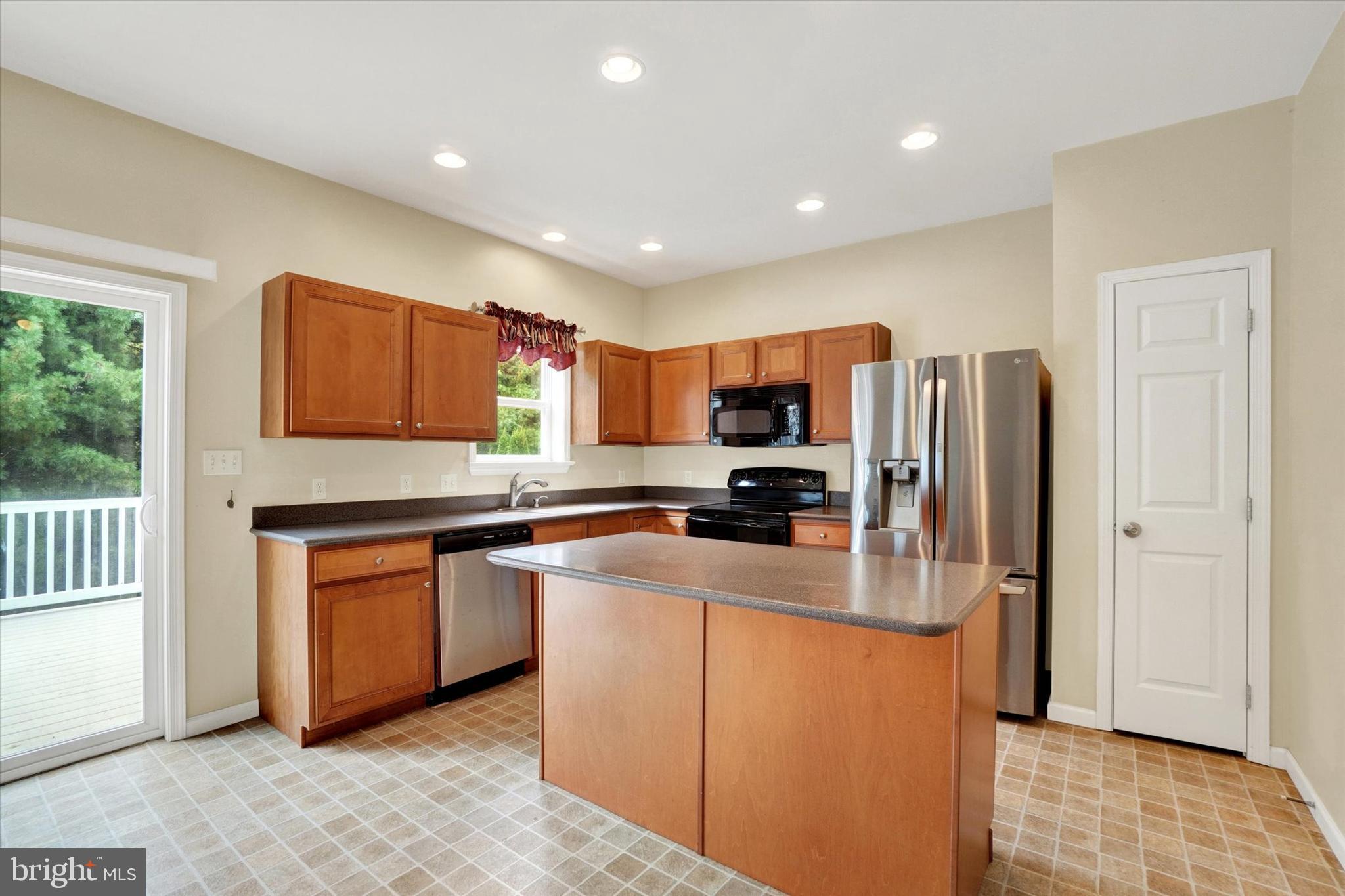 369 Sunbury Way Red Lion, PA 17356 - Photo 5 of 26 Eat-in Kitchen