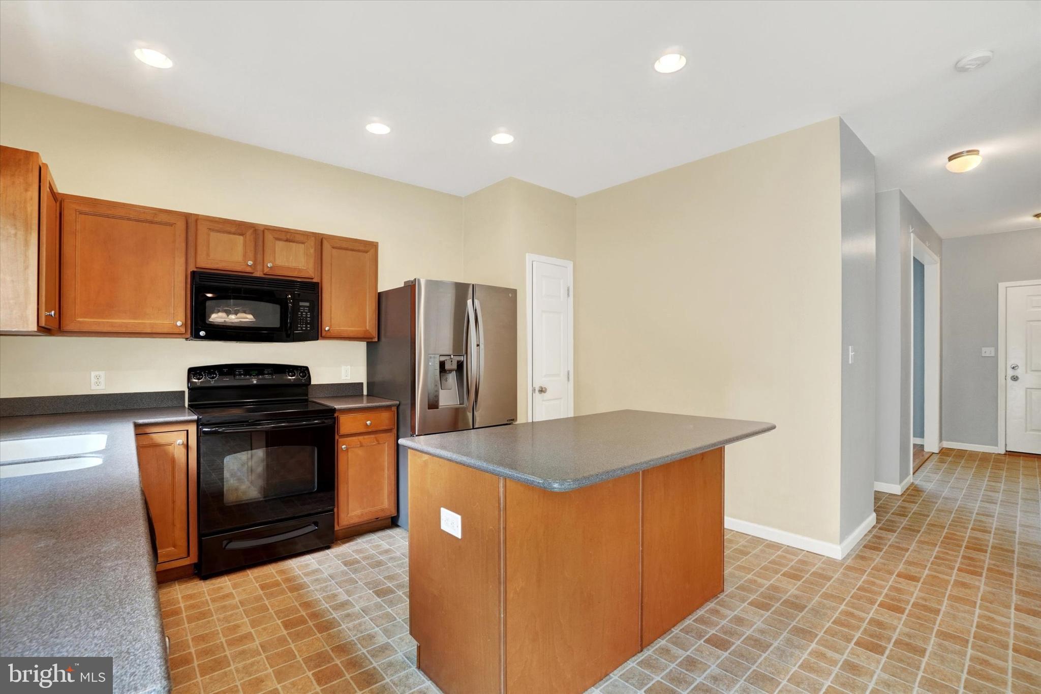 369 Sunbury Way Red Lion, PA 17356 - Photo 6 of 26 Eat-in Kitchen