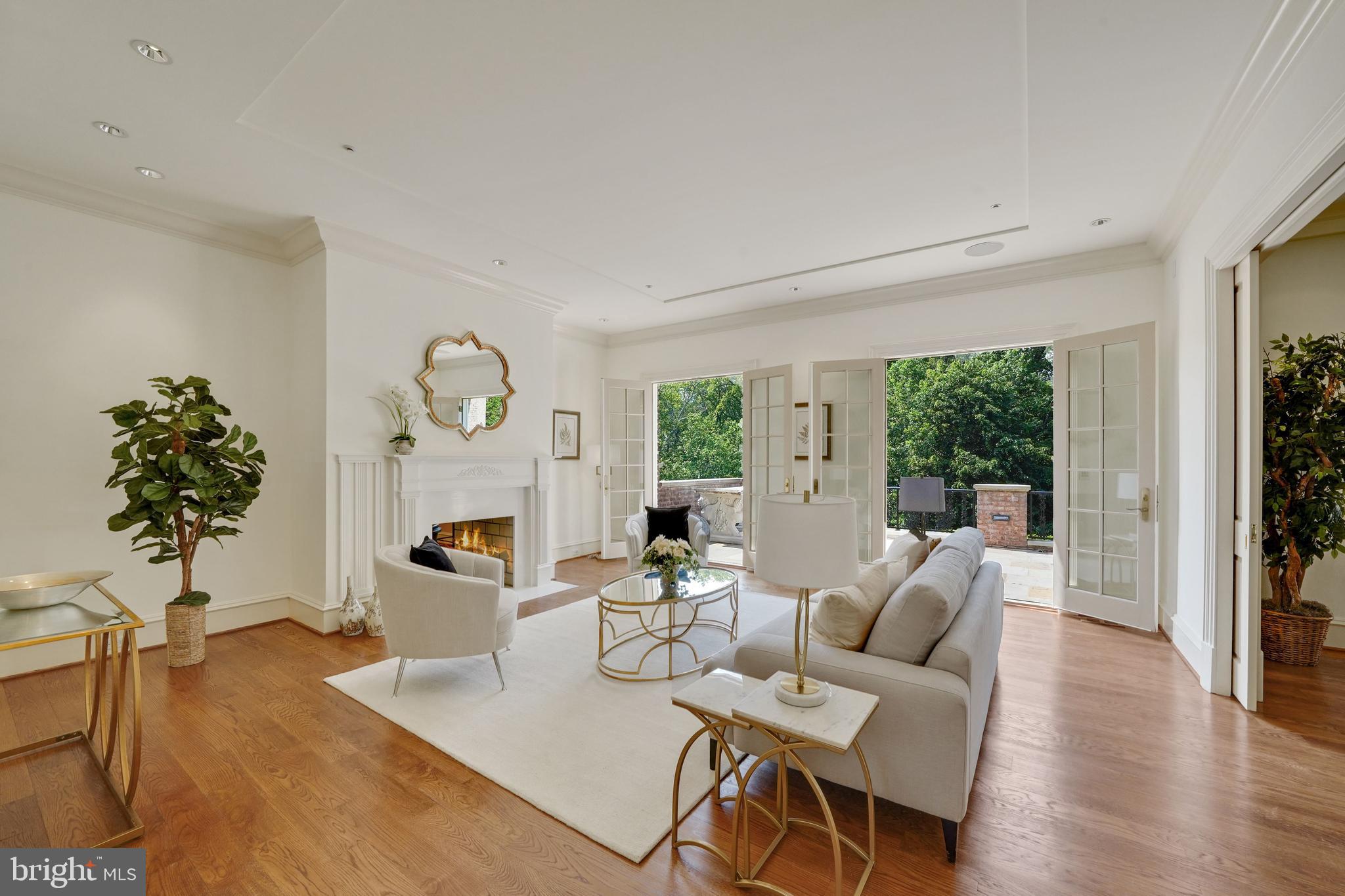 4825 Dexter Terrace Northwest Washington, DC 20007 - Photo 8 of 46