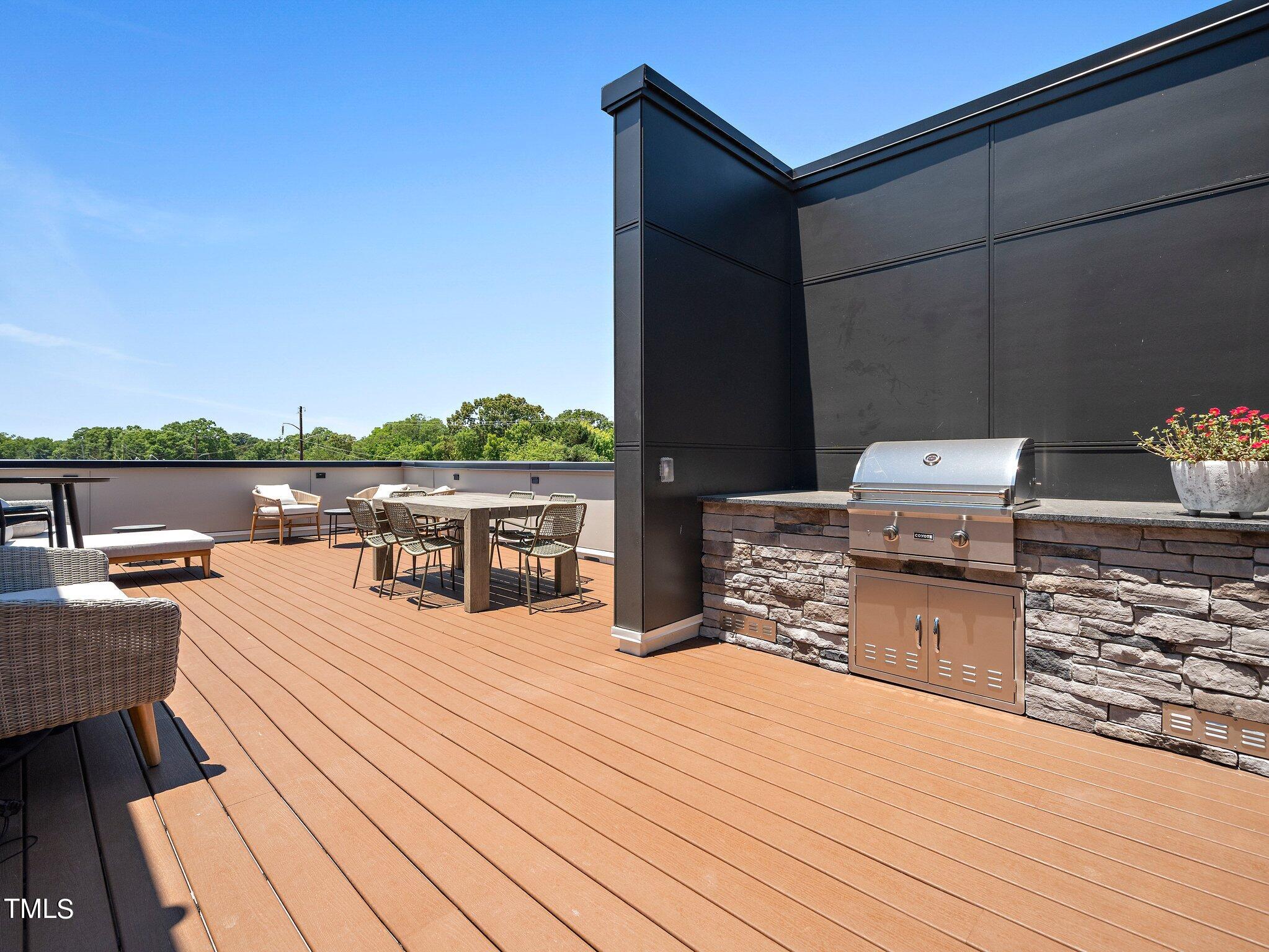 615 West Peace Street, Unit 306 Raleigh, NC 27603 - Photo 22 of 37 a balcony with hardwood filled with table and chairs