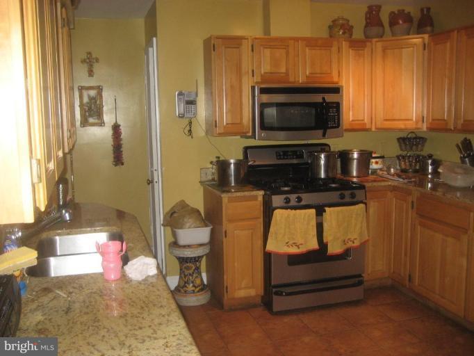 7103 Highland Street Springfield, VA 22150 - Photo 4 of 8 Kitchen
