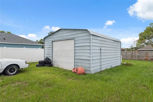 a view of a house with a backyard