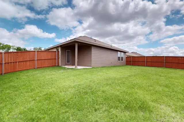 $1,675 | 406 Regiment Road, Sherman, TX 75090