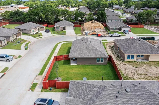 $1,675 | 406 Regiment Road, Sherman, TX 75090