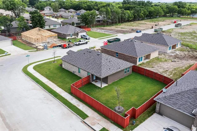 $1,675 | 406 Regiment Road, Sherman, TX 75090