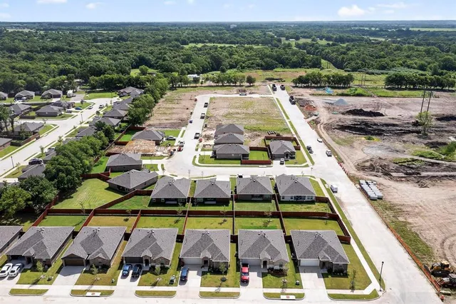 $1,675 | 406 Regiment Road, Sherman, TX 75090