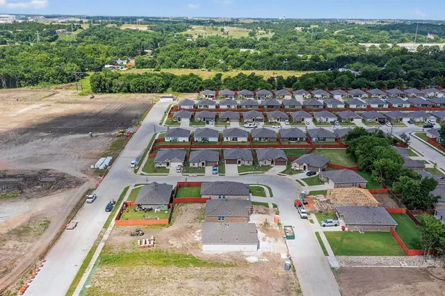 $1,675 | 406 Regiment Road, Sherman, TX 75090