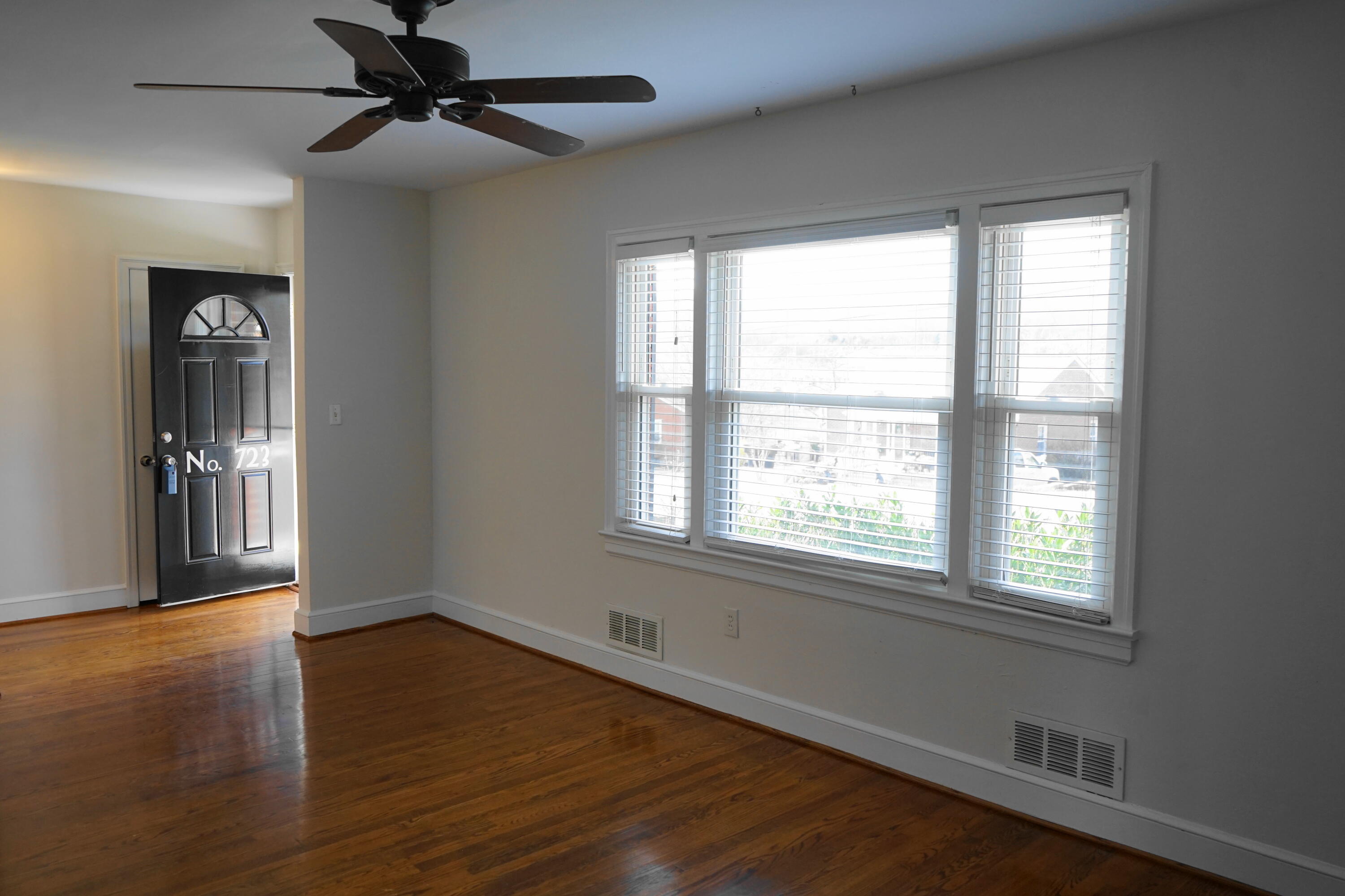 723 Dexter Road Roanoke, VA 24019 - Photo 5 of 33 Picture Window in Living Room