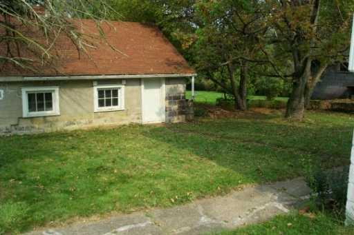 208 Hickory Grade Road Bridgeville, PA 15017 - Photo 3 of 8 Yard/Garden.