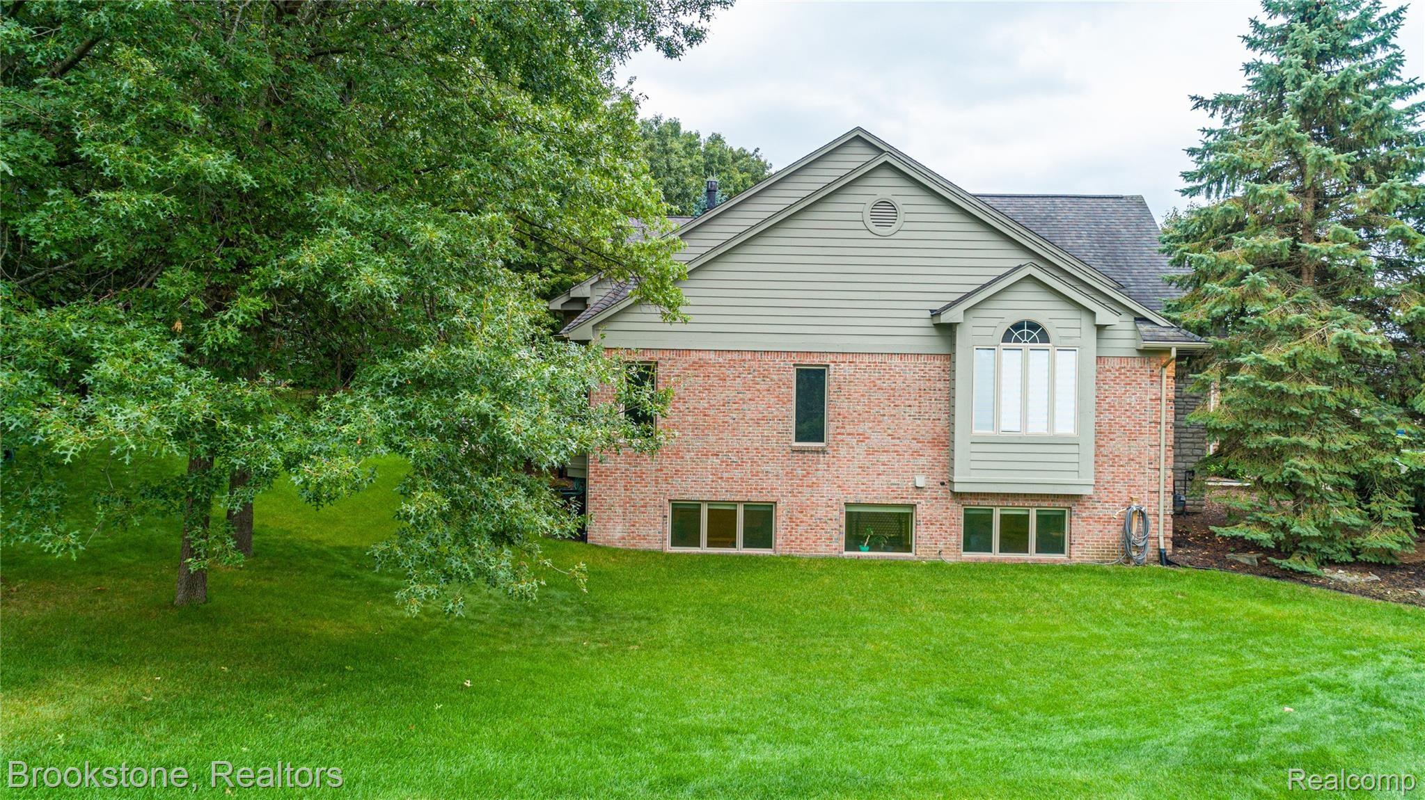 5625 Fox Ridge Drive Clarkston, MI 48348 - Photo 6 of 44 14.jpg