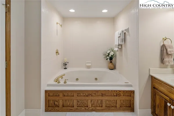 $799,000 | 491 Waterside Drive, Unit 1, Blowing Rock, NC 28605