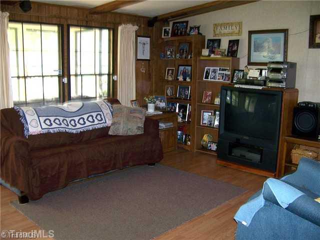 657 Beamer Road Mount Airy, NC 27030 - Photo 3 of 11 Living Room.
