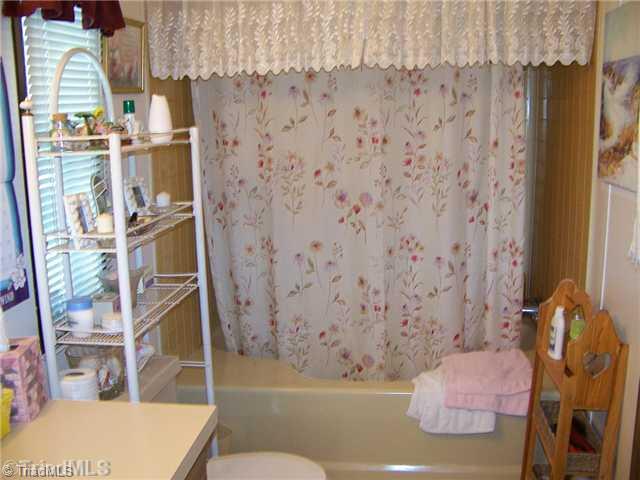 657 Beamer Road Mount Airy, NC 27030 - Photo 7 of 11 Bath.