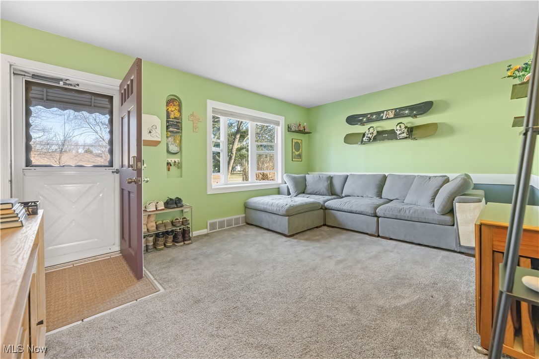 557 Hilliard Road Elyria, OH 44035 - Photo 6 of 38 Gallery Image 6