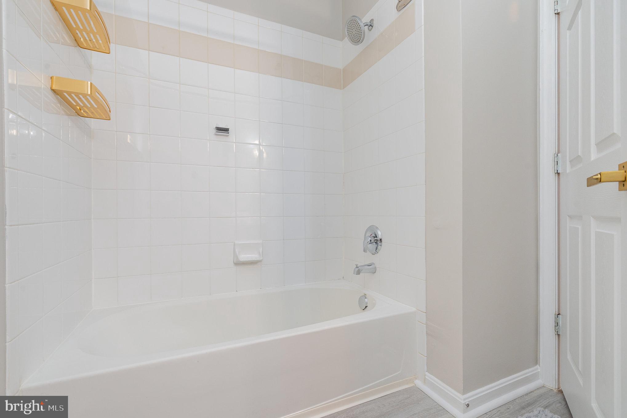 4850 Eisenhower Avenue, Unit 203 Alexandria, VA 22304 - Photo 15 of 24 a bathroom with a bathtub