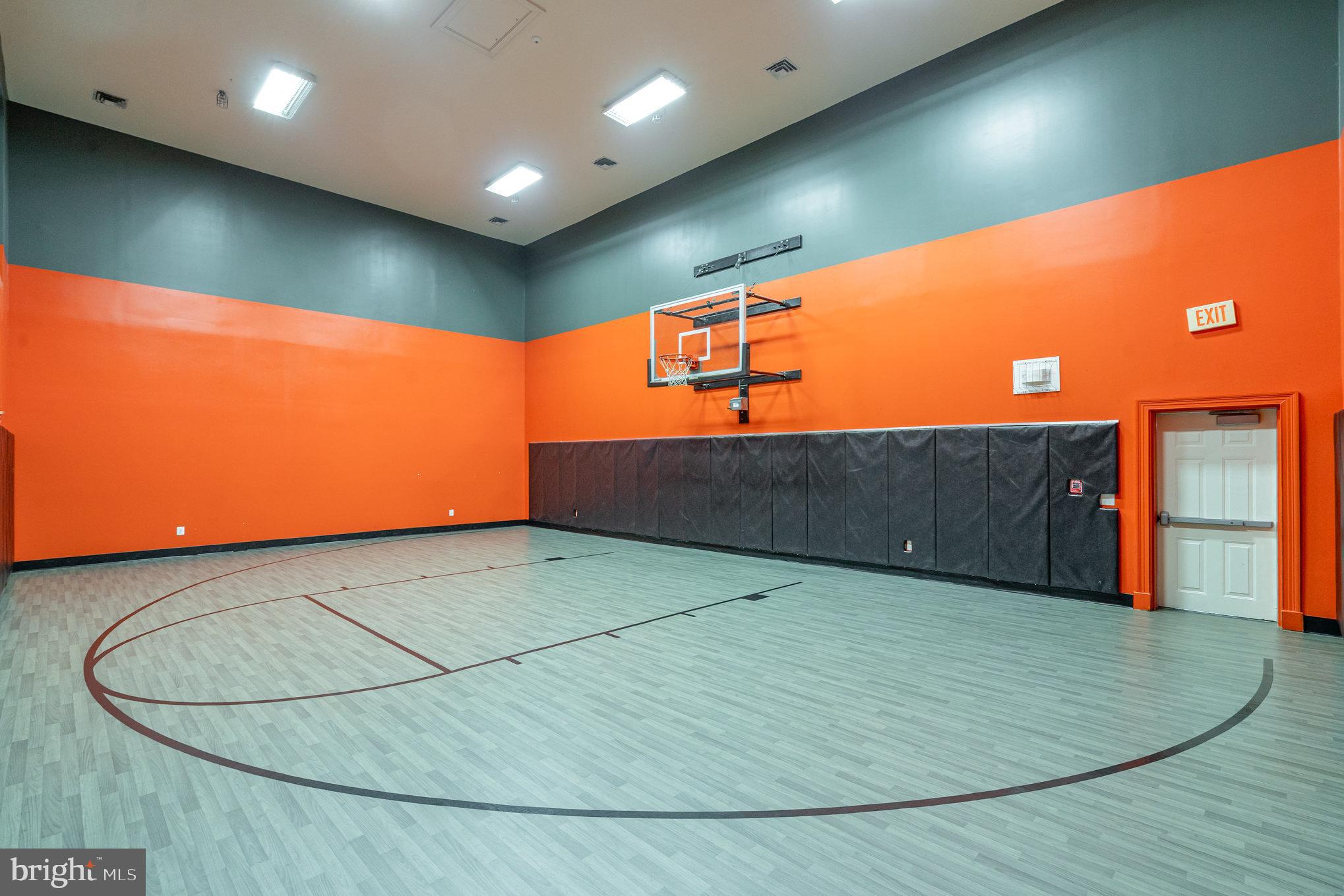 4850 Eisenhower Avenue, Unit 203 Alexandria, VA 22304 - Photo 23 of 24 a view of kitchen