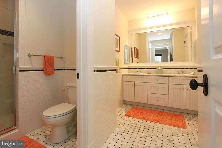 8015 Aberdeen Road Bethesda, MD 20814 - Photo 21 of 30 Jack-Jill Bath between bedrooms #3 & #4
