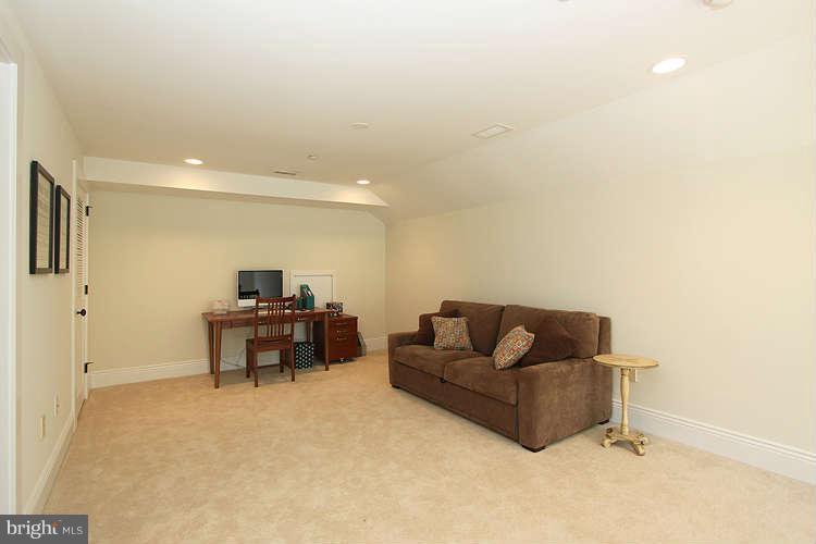 8015 Aberdeen Road Bethesda, MD 20814 - Photo 23 of 30 4th-Level Living Area