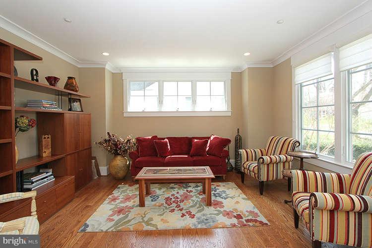 8015 Aberdeen Road Bethesda, MD 20814 - Photo 5 of 30 Living Room
