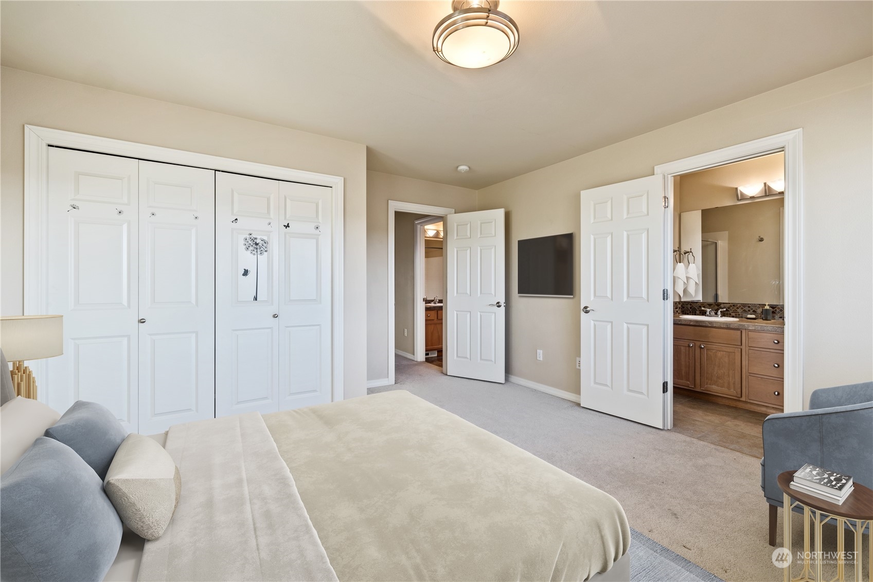 24041 40th Lane Southeast Bothell, WA 98021 - Photo 18 of 29 a view of a livingroom with a couch
