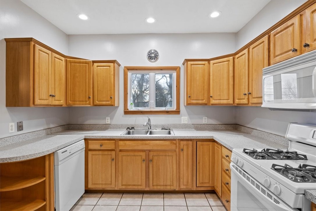 36 Marion Street Rochester, NY 14610 - Photo 12 of 28