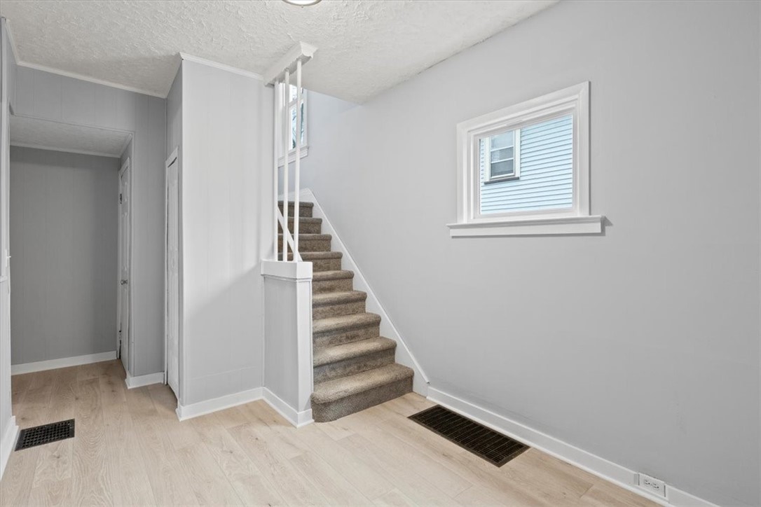 36 Marion Street Rochester, NY 14610 - Photo 5 of 28