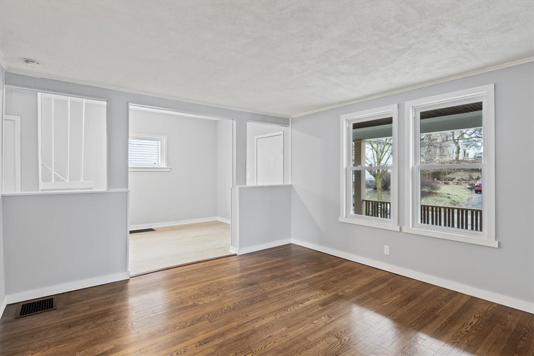 36 Marion Street Rochester, NY 14610 - Photo 7 of 28