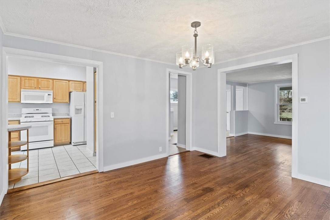 36 Marion Street Rochester, NY 14610 - Photo 9 of 28