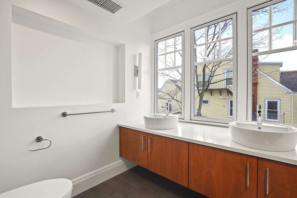 165 Winthrop Road, Unit D Brookline, MA 02445 - Photo 26 of 40