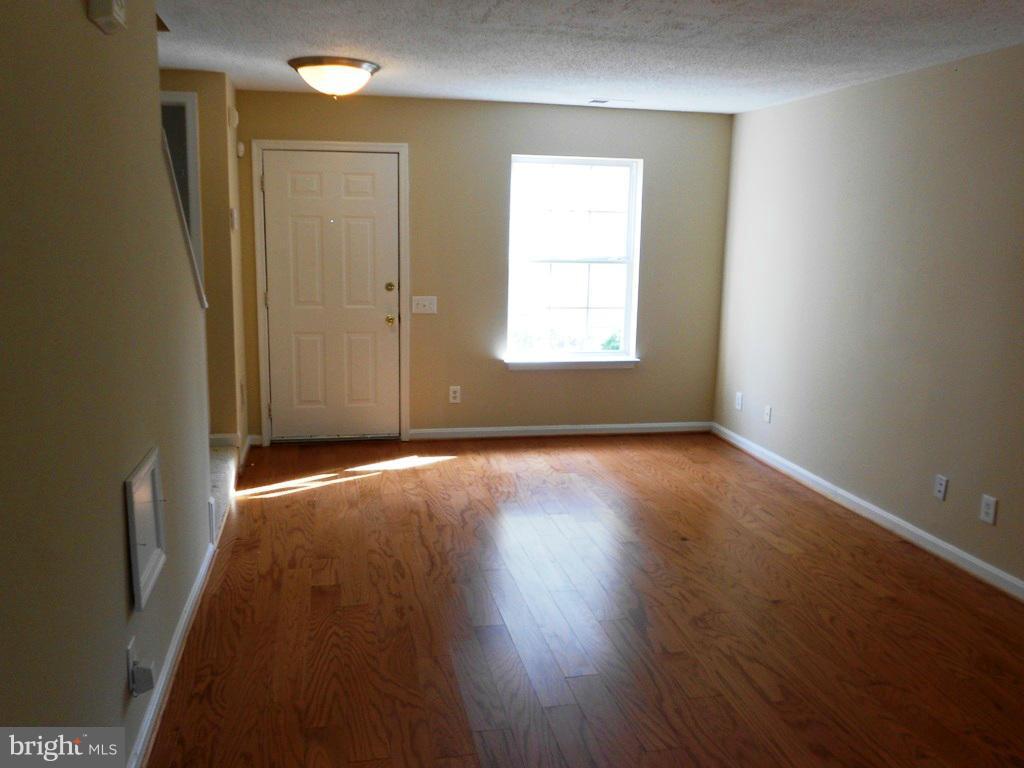 2477 Fox Trot Terrace Reston, VA 20191 - Photo 5 of 24 Living Room