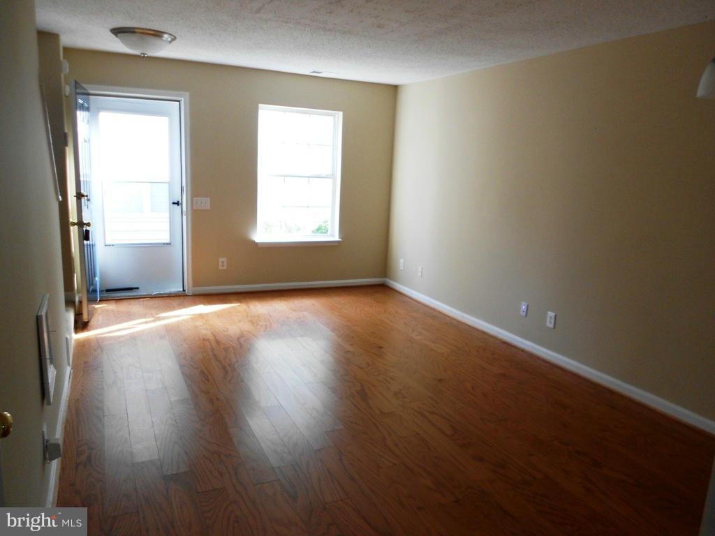 2477 Fox Trot Terrace Reston, VA 20191 - Photo 6 of 24 Living Room