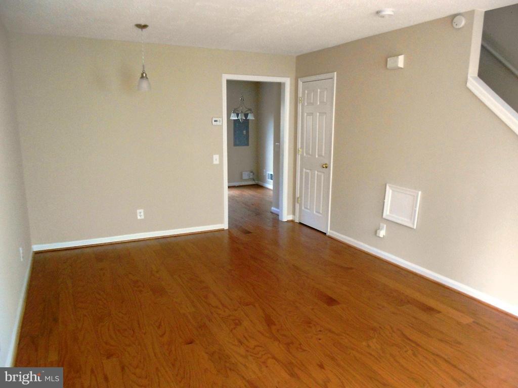 2477 Fox Trot Terrace Reston, VA 20191 - Photo 10 of 24 Living Room