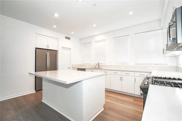 $4,200 | 337 Placemark, Irvine, CA 92614