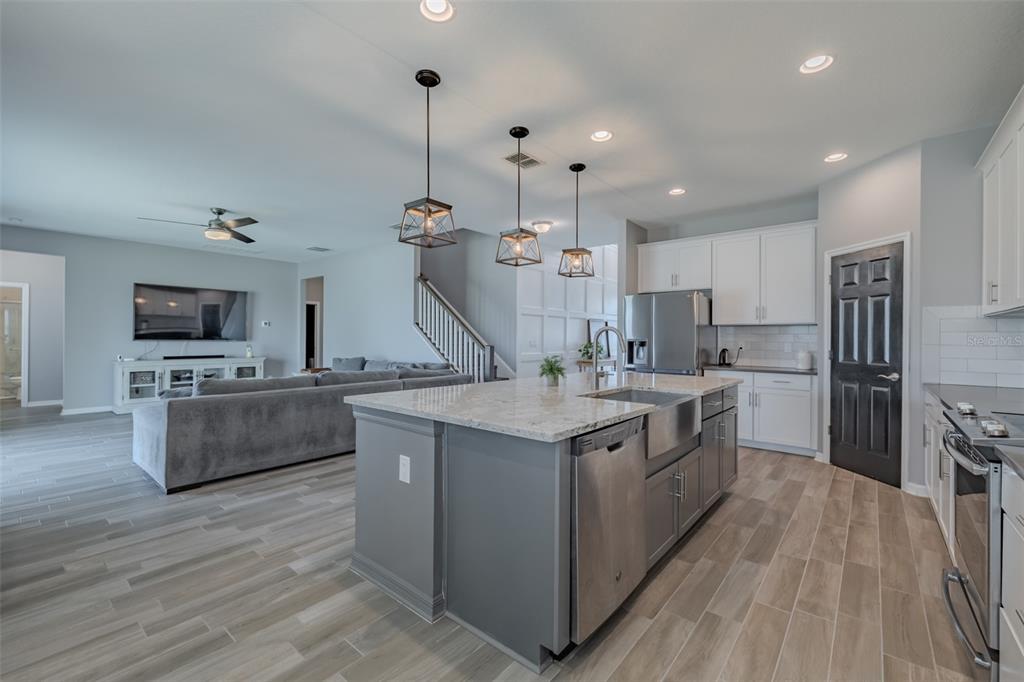 1686 Cherry Walk Road Lutz, FL 33558 - Photo 4 of 70