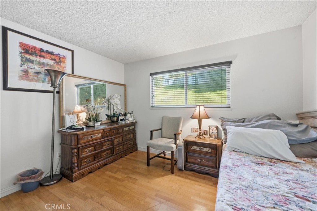 6266 Shaker Drive Riverside, CA 92506 - Photo 29 of 72 a living room with furniture and a window