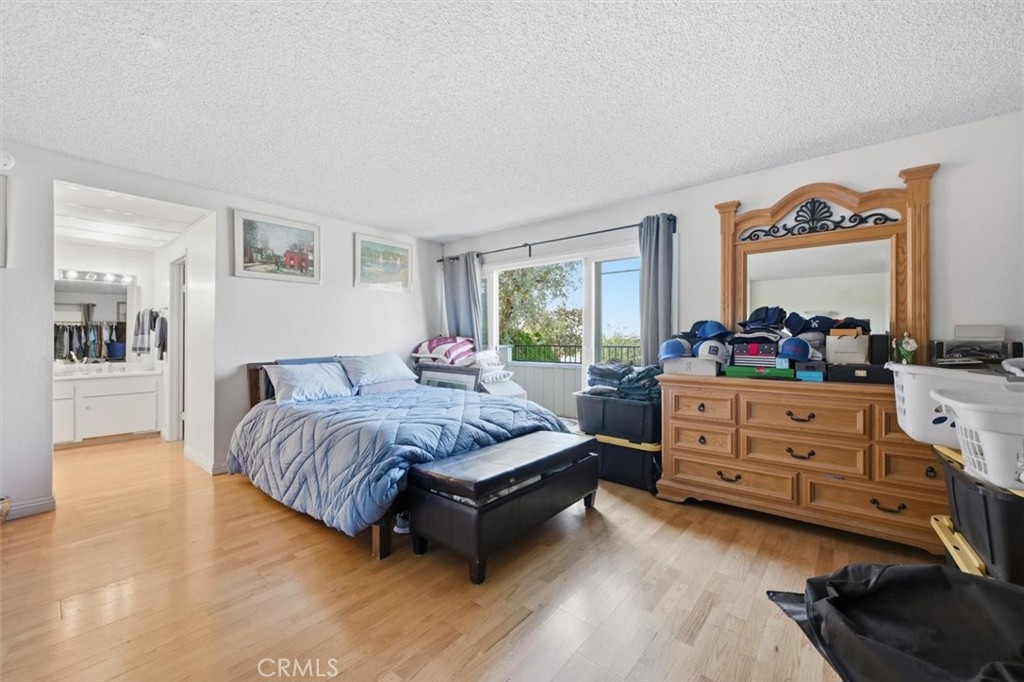 6266 Shaker Drive Riverside, CA 92506 - Photo 36 of 72 a bedroom with a bed and a dresser