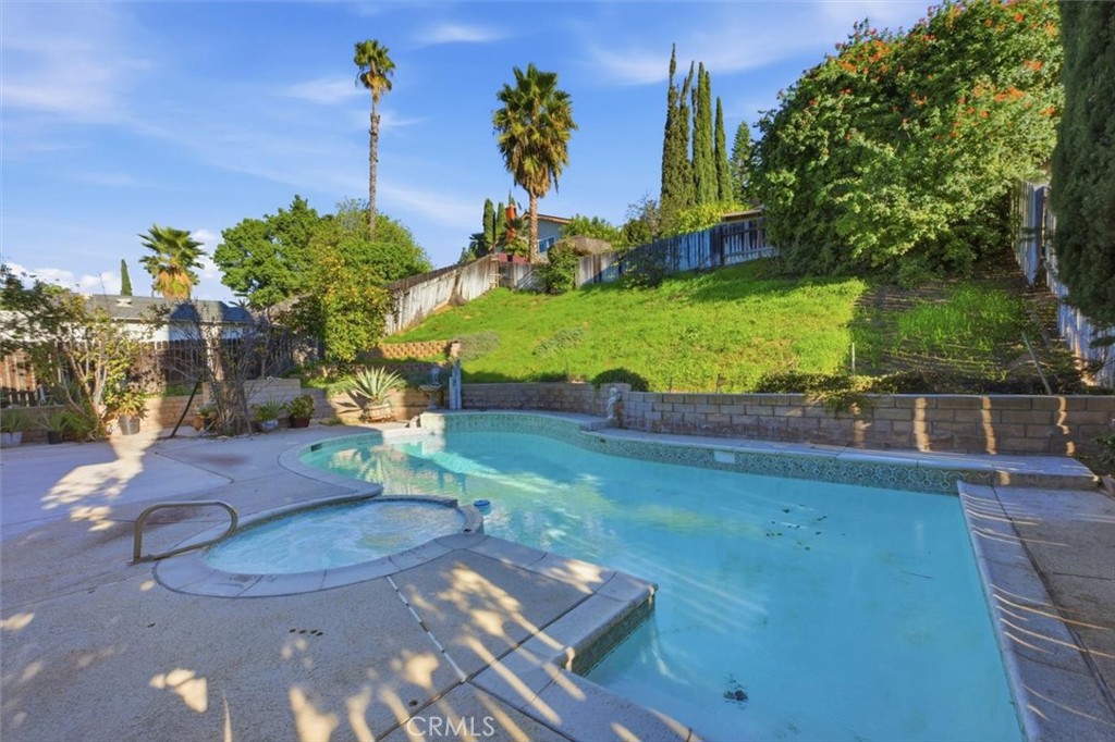 6266 Shaker Drive Riverside, CA 92506 - Photo 45 of 72 a view of a garden