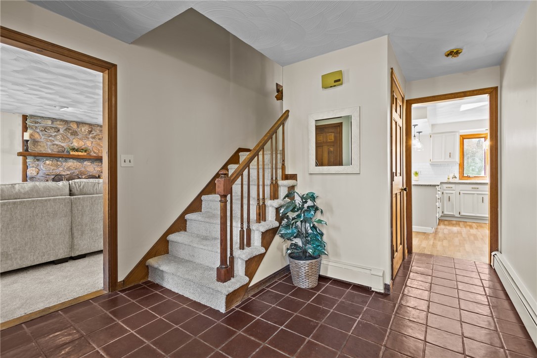 22 Briarwood Road Lincoln, RI 02865 - Photo 2 of 35 Gallery Image 2