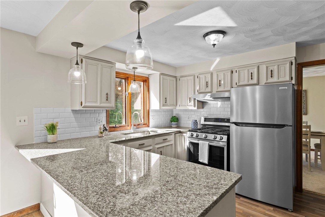 22 Briarwood Road Lincoln, RI 02865 - Photo 3 of 35 Gallery Image 3