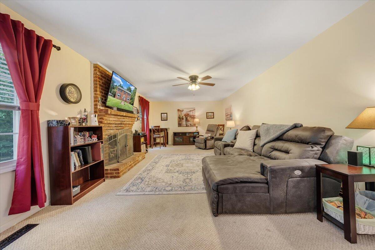 6152 Buckland Mill Road Roanoke, VA 24019 - Photo 9 of 50 09-MIB03089