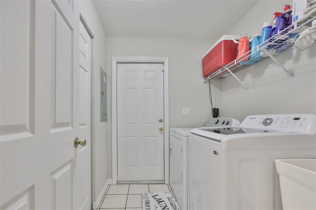2331 West Chestnut Street Tampa, FL 33607 - Photo 26 of 33 a utility room with dryer and washer