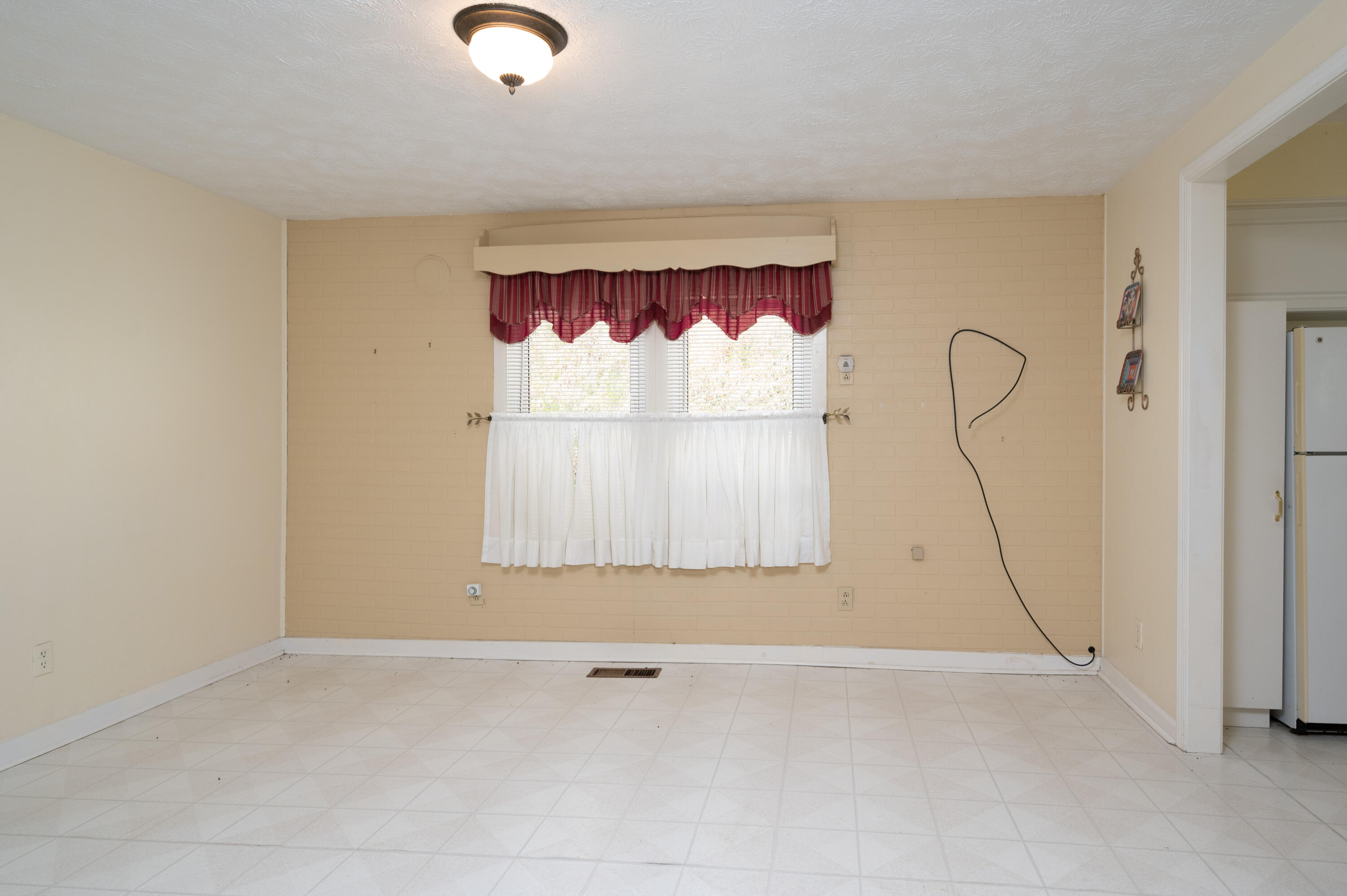 1549 Snowflake Road Nickelsville, VA 24271 - Photo 12 of 32 Snowflake-57